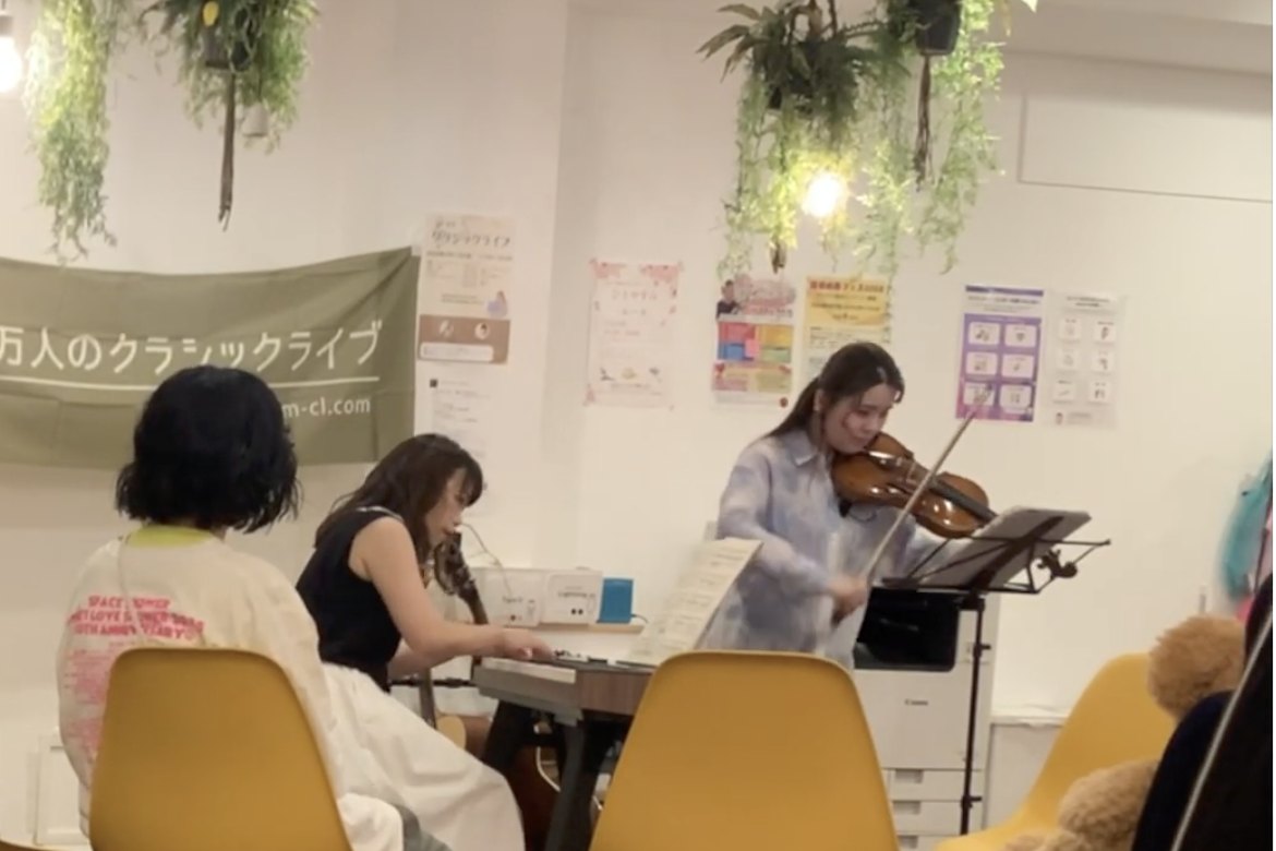 ユースセンターでの、ヴァイオリンとピアノのライブ